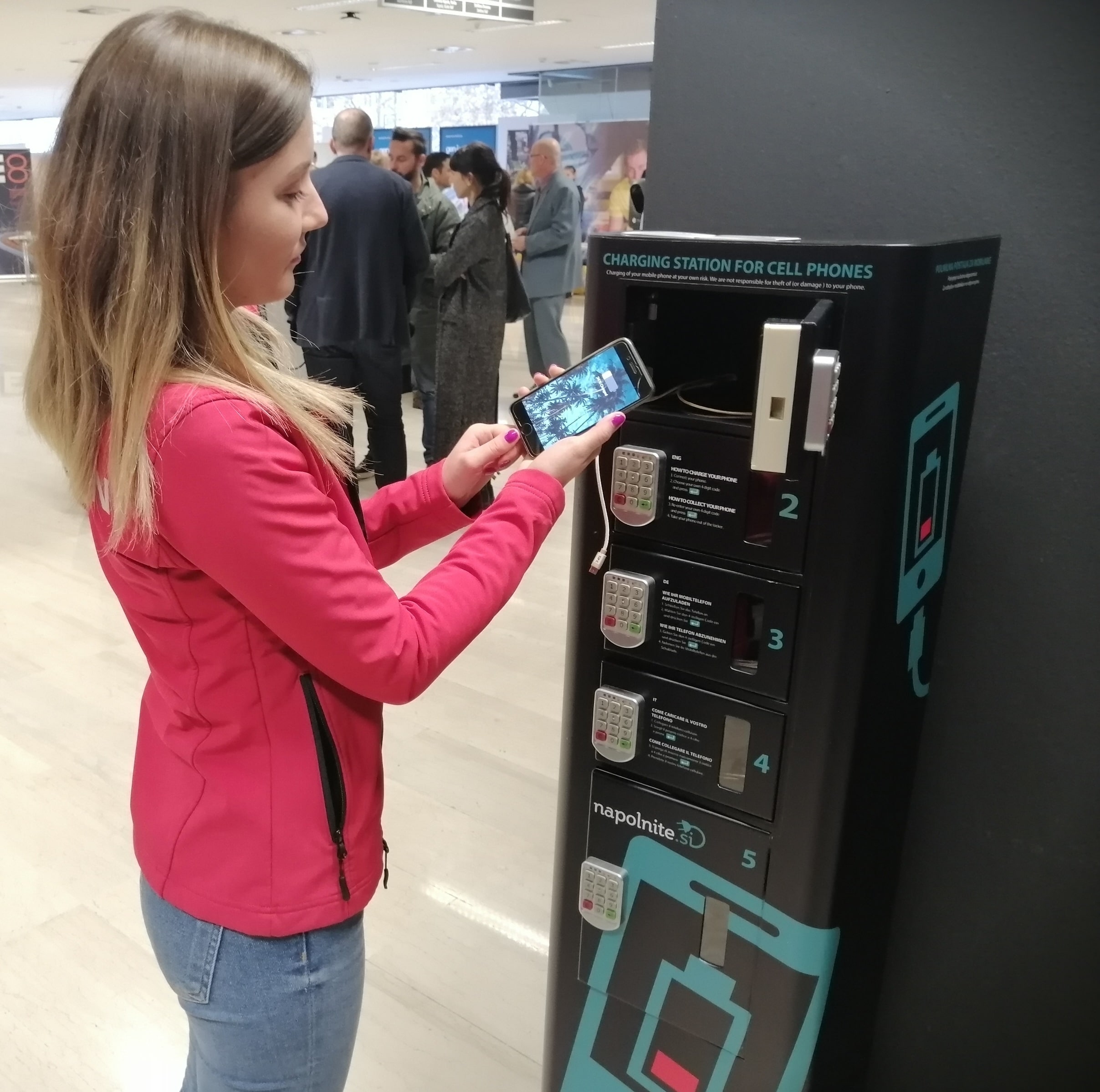 Polnilna postaja za mobilnike